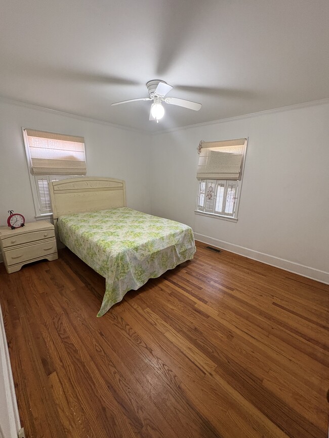 Building Photo - 710 S Lee St