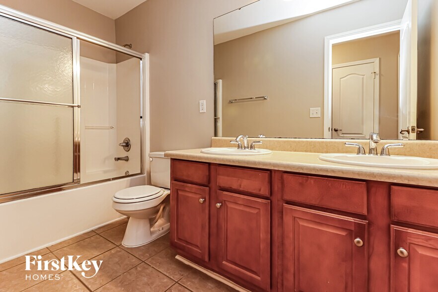 Building Photo - 140 Graduate Ln