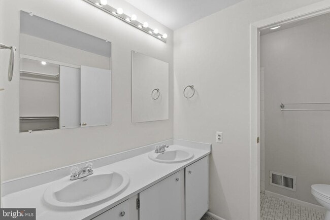Building Photo - 11861 New Country Ln