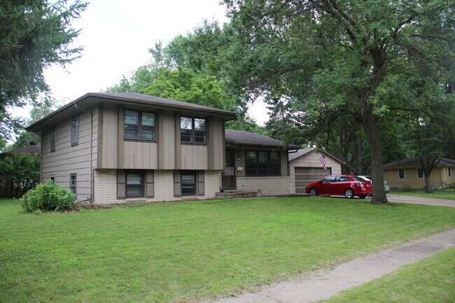 Building Photo - 1309 Sw Lynn Dr.