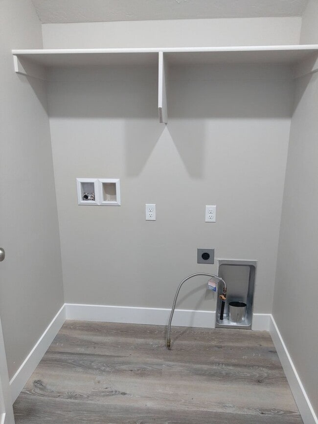Building Photo - Near New In Cedar Reserves, Move In Specials!