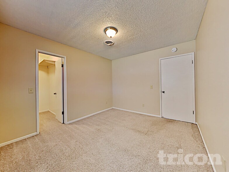 Building Photo - 619 E 24th St