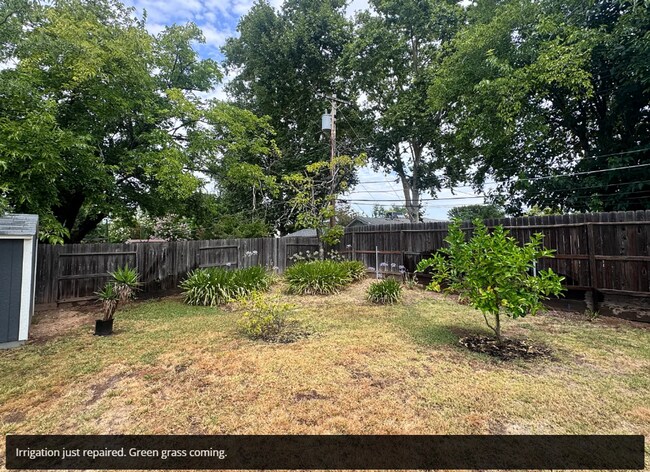 Building Photo - Updated Large 3 bedroom 2 bathroom home
