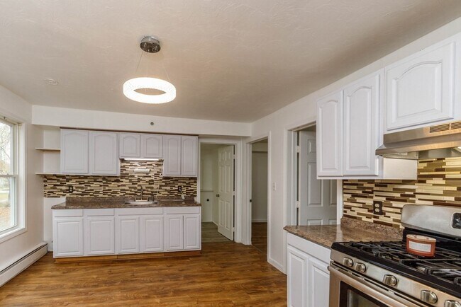 Building Photo - 13 Greenwood St