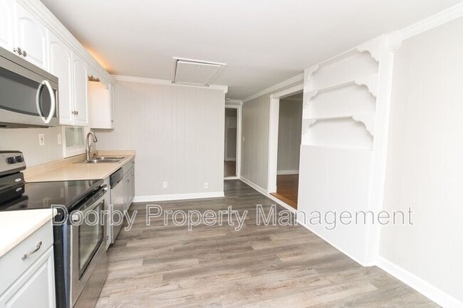 Building Photo - 210 S Lovell Ave