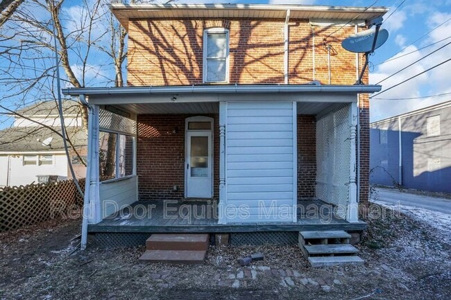 Building Photo - 134 W Walnut St