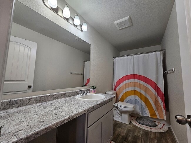 Building Photo - Like new!! 3-bedroom, 3-bathroom rental in Lorson Ranch community!