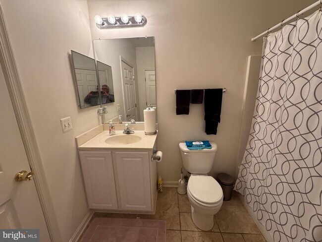 Building Photo - 2604 Chapel Lake Dr