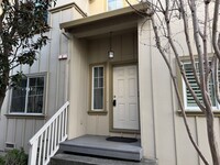 Building Photo - Charming 2 Bedroom 1.5 Bathroom Townhome w...