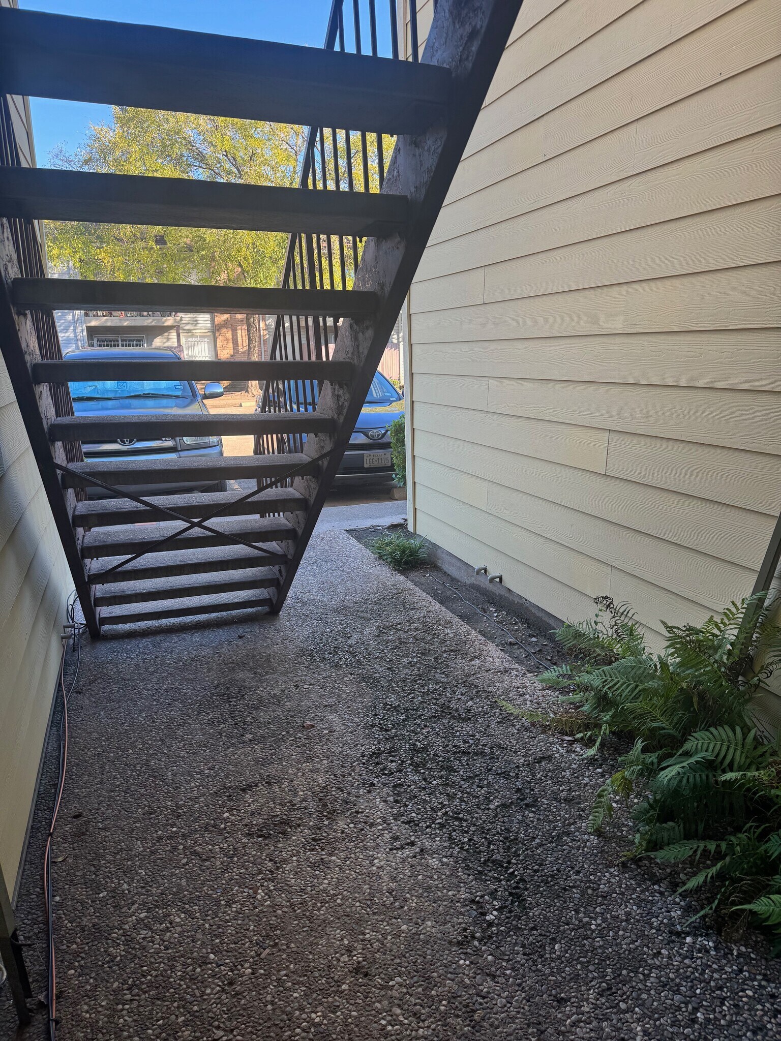 Building Photo - 9350 Country Creek Dr