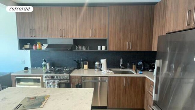 Building Photo - 196 Willoughby St