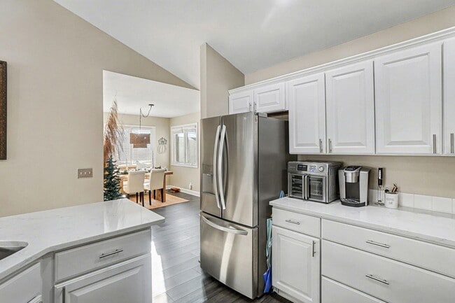 Building Photo - 2 BED 2 BATH CONDO NEAR BEACH