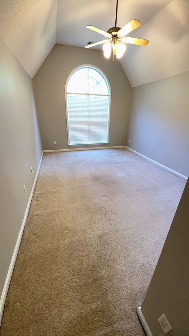 Building Photo - Charming 3-bedroom, 2-bath home located in...