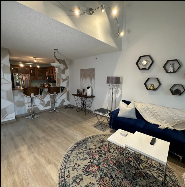 Building Photo - 7614 York Ave S