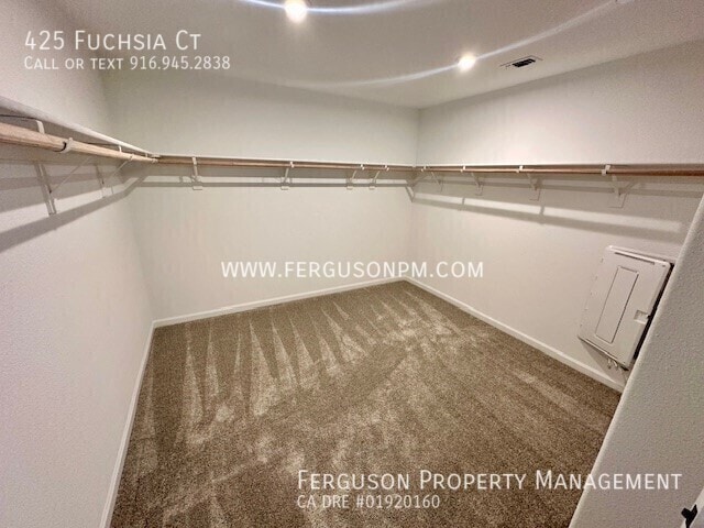 Building Photo - 425 Fuchsia Ct