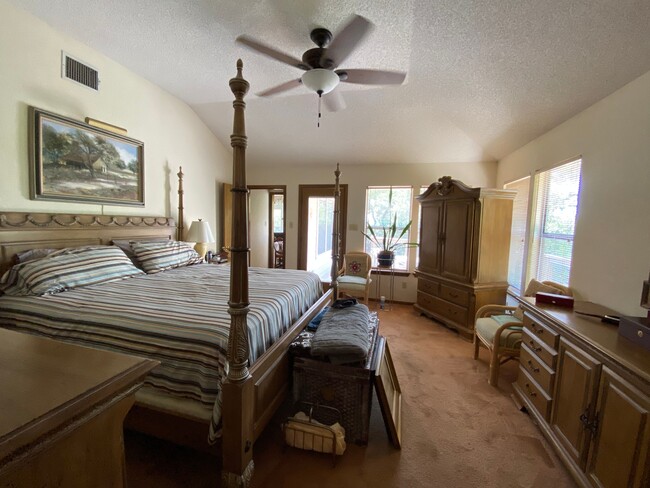 Building Photo - 5943 Cape Coral Dr