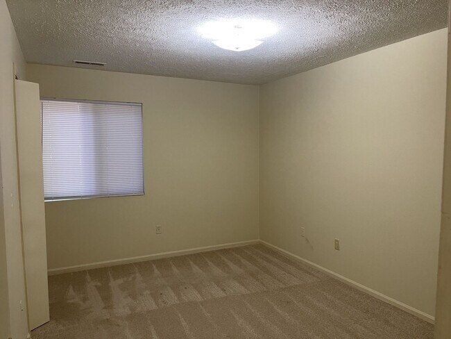 Building Photo - 4003 Governors Square