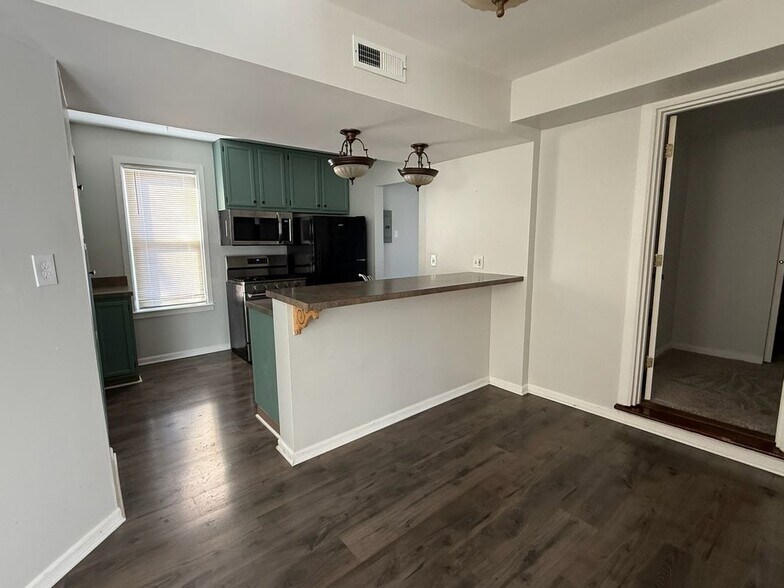 Building Photo - 1725 St Catherine St