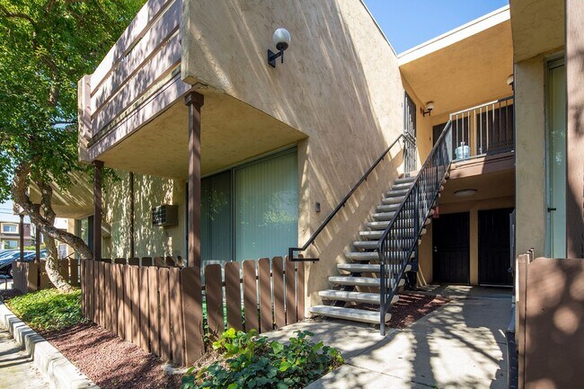 Building Photo - Charming Studio Coming Available in La Mes...