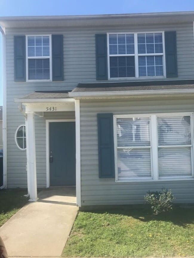 Primary Photo - 3 Bedroom End Unit Townhome!