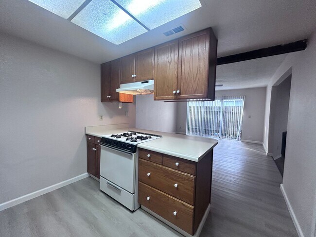 Building Photo - 5712-5714 Manzanita Avenue