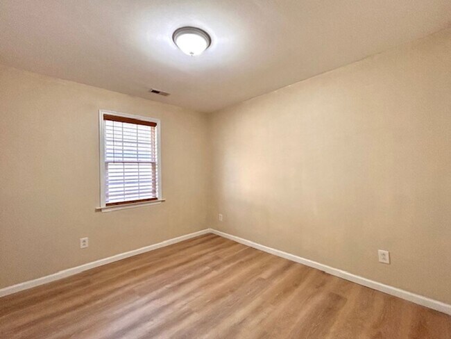 Building Photo - Welcome to Sabiston Height!