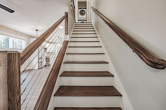 Building Photo - 9 Sunshine Circle