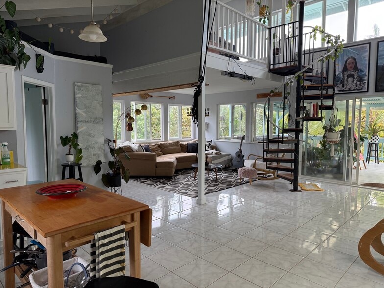 Building Photo - 12-124 W Moanauli Loop