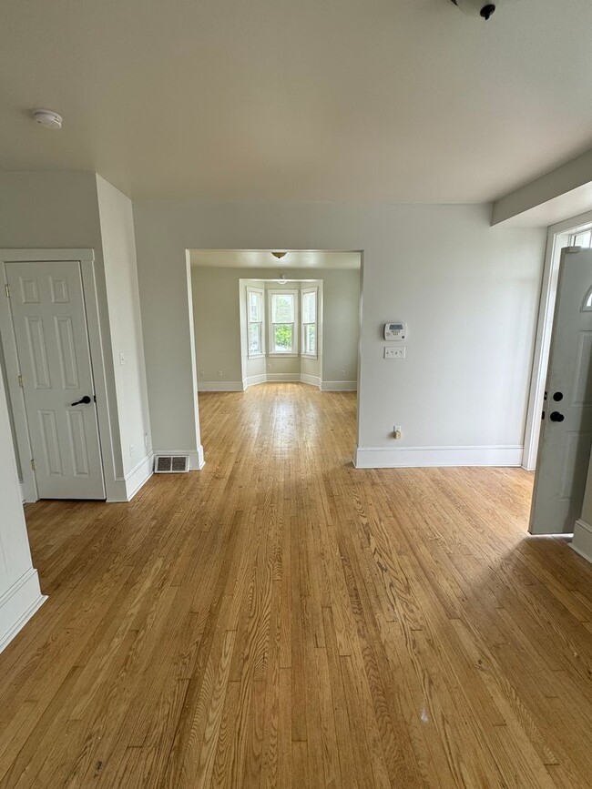 Building Photo - Lovely 5BD/2.5BA Twin in Downingtown Borough!