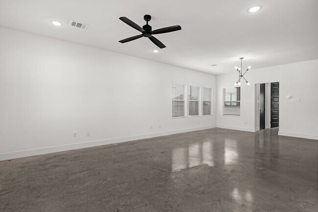 Building Photo - NOW LEASING!  4 bed, 4.5 bath modern home