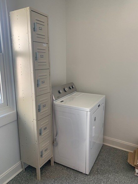 Building Photo - 326 W Main St