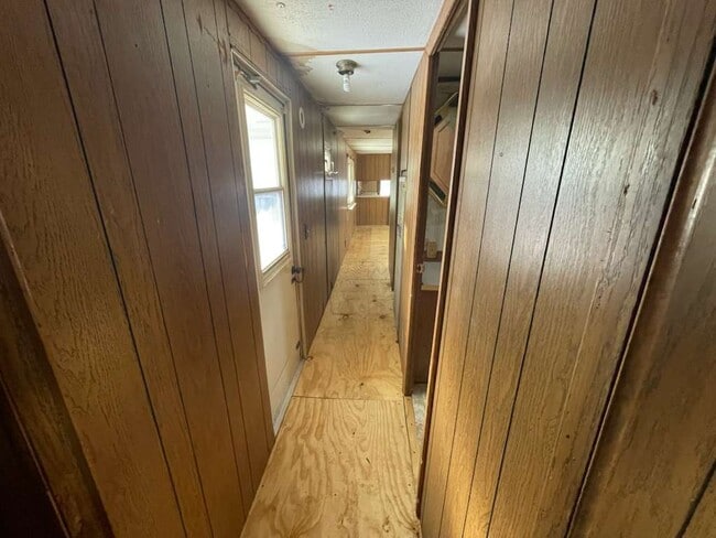 Building Photo - 1806 E Webster Rd