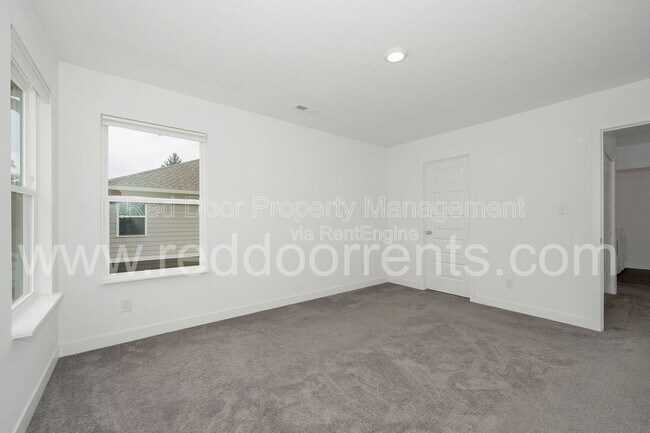 Building Photo - 6380 Apperson Dr