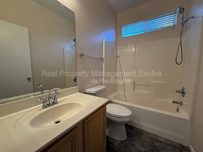 Building Photo - 1677 S Peppertree Dr