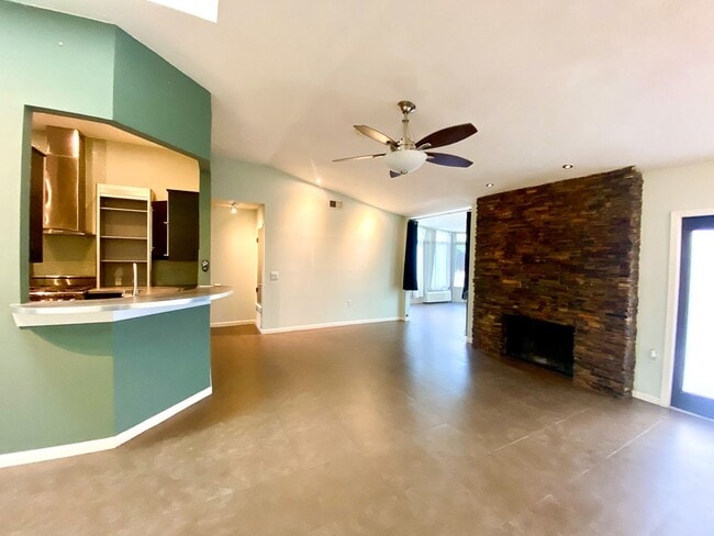 Building Photo - Modern Design 3 Bedroom 2 Bath