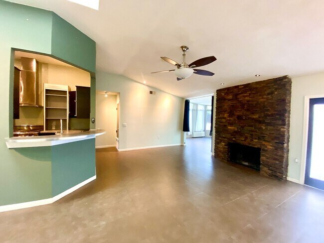Building Photo - Modern Design 3 Bedroom 2 Bath, corner lot...