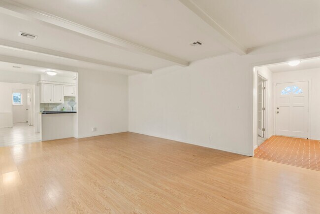 Building Photo - 6010 S 73rd East Ave