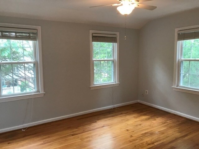 Building Photo - 5867 Edgehill Dr