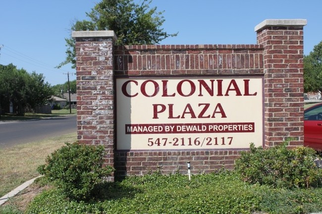 Primary Photo - Colonial Plaza