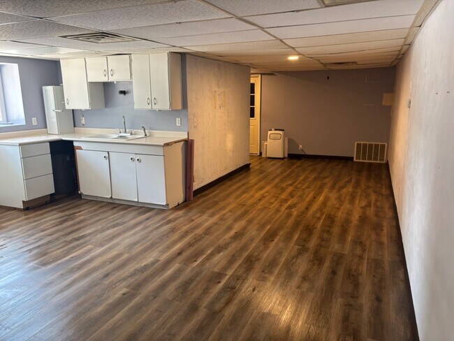 Building Photo - 213 Elm