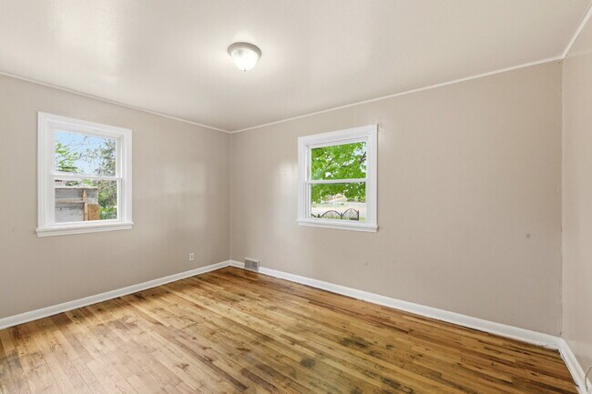 Building Photo - Four Bedroom Home In Aurora - ready ASAP. Brand New Paint Top to Bottom, with updated flooring!