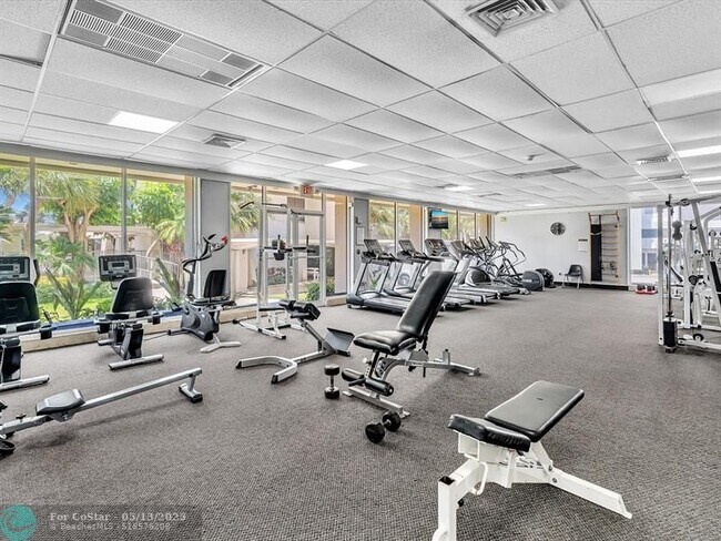 Building Photo - 300 Bayview Dr