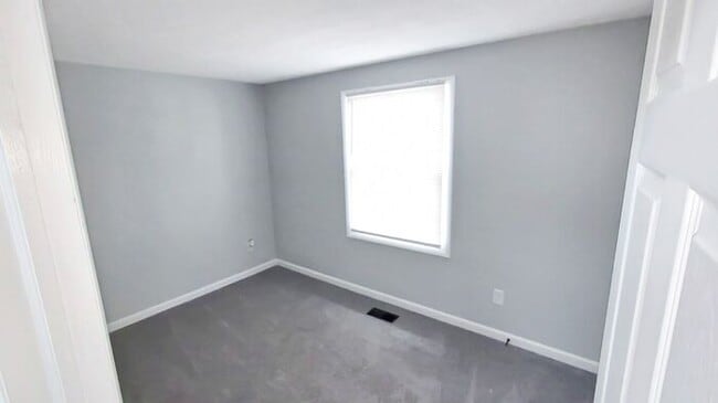 Building Photo - 949 S Harris Ave