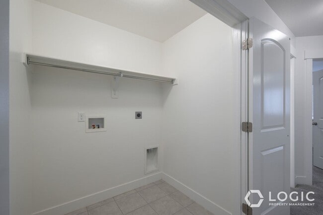 Building Photo - Stunning Townhome in Lehi!!