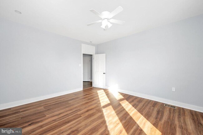 Building Photo - 230 S Market St