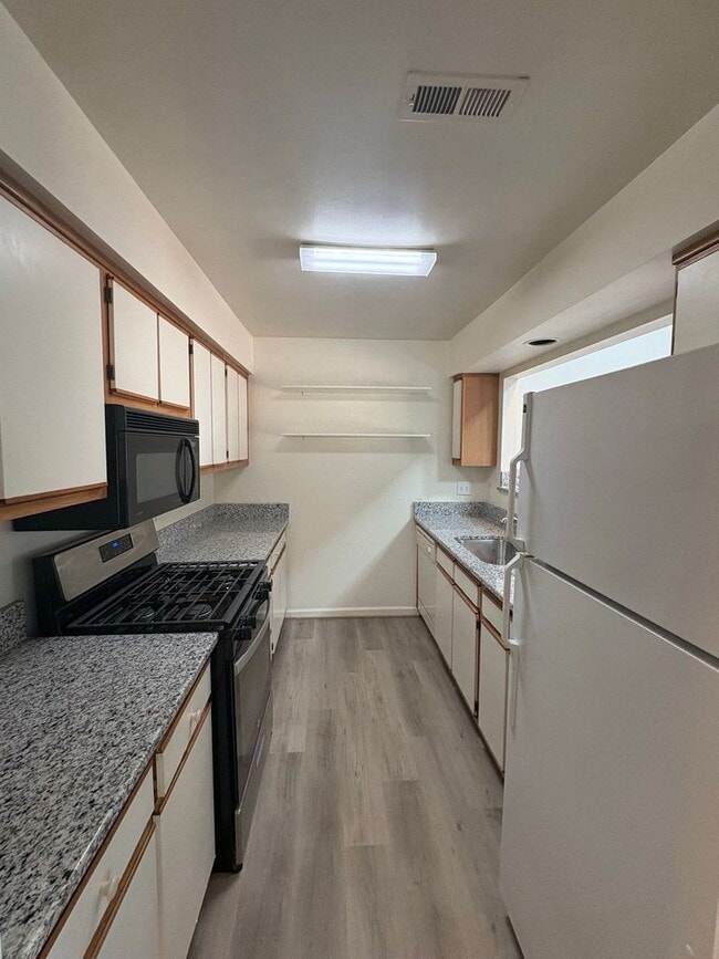 Building Photo - 24 Sweet Gum Pl