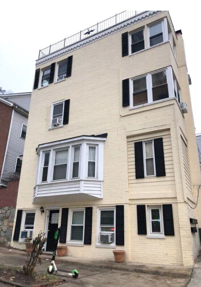 Building Photo - 1501 Key Blvd