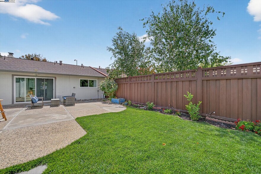 Building Photo - 1810 Peary Way