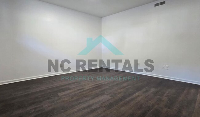 Building Photo - 2559 Green Oaks Ct SE