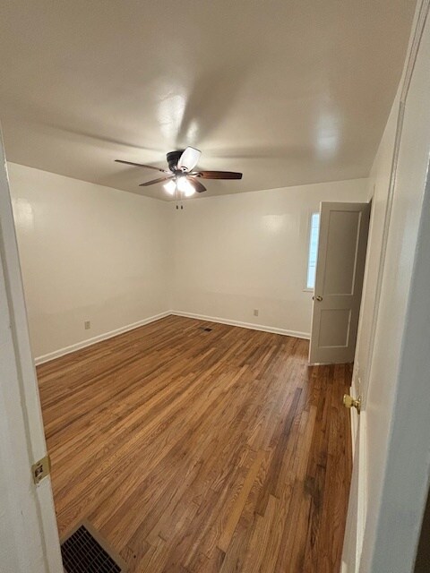 Building Photo - 301 Maple St